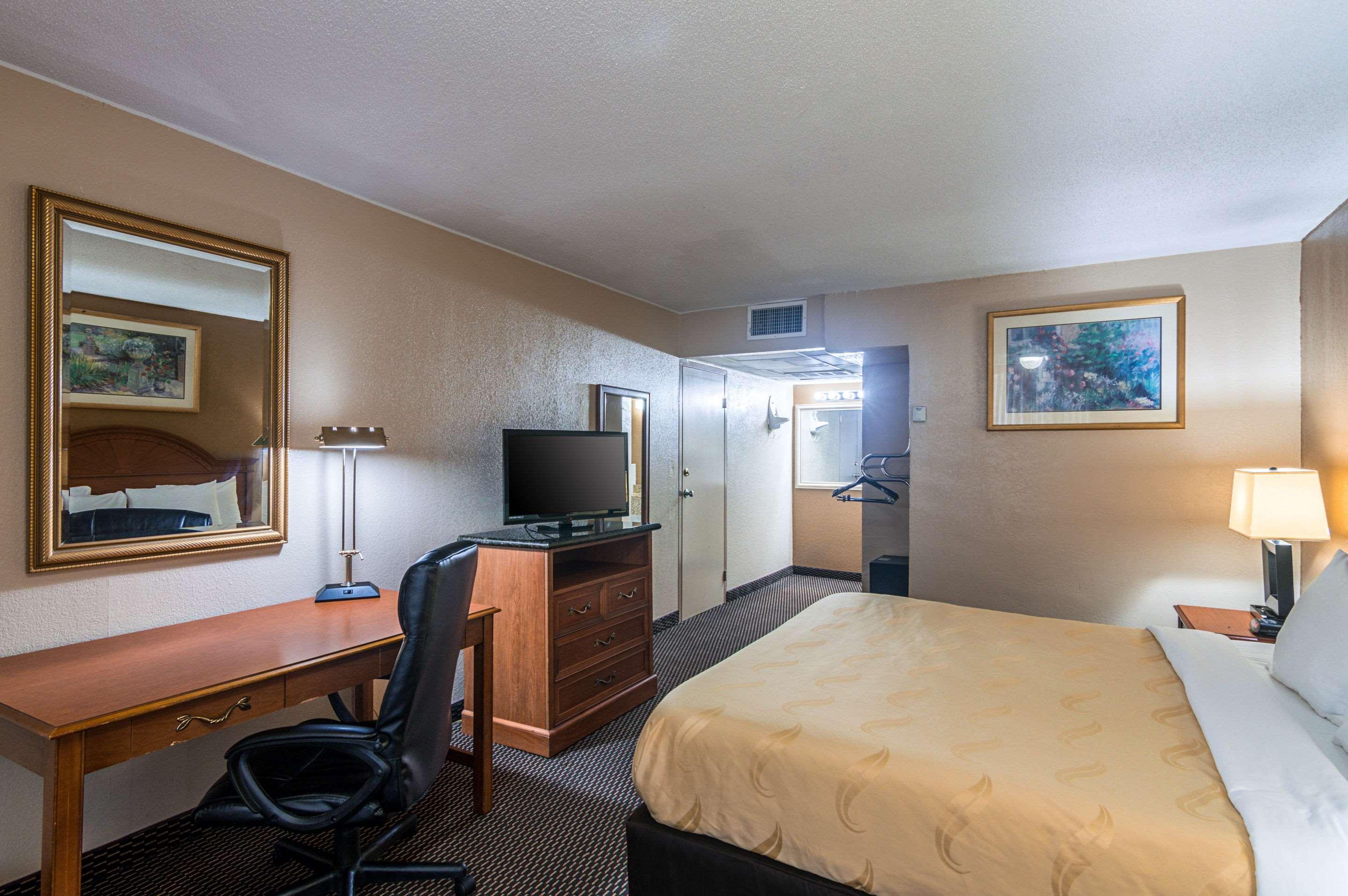 Quality Inn Shawnee I-40 מראה חיצוני תמונה