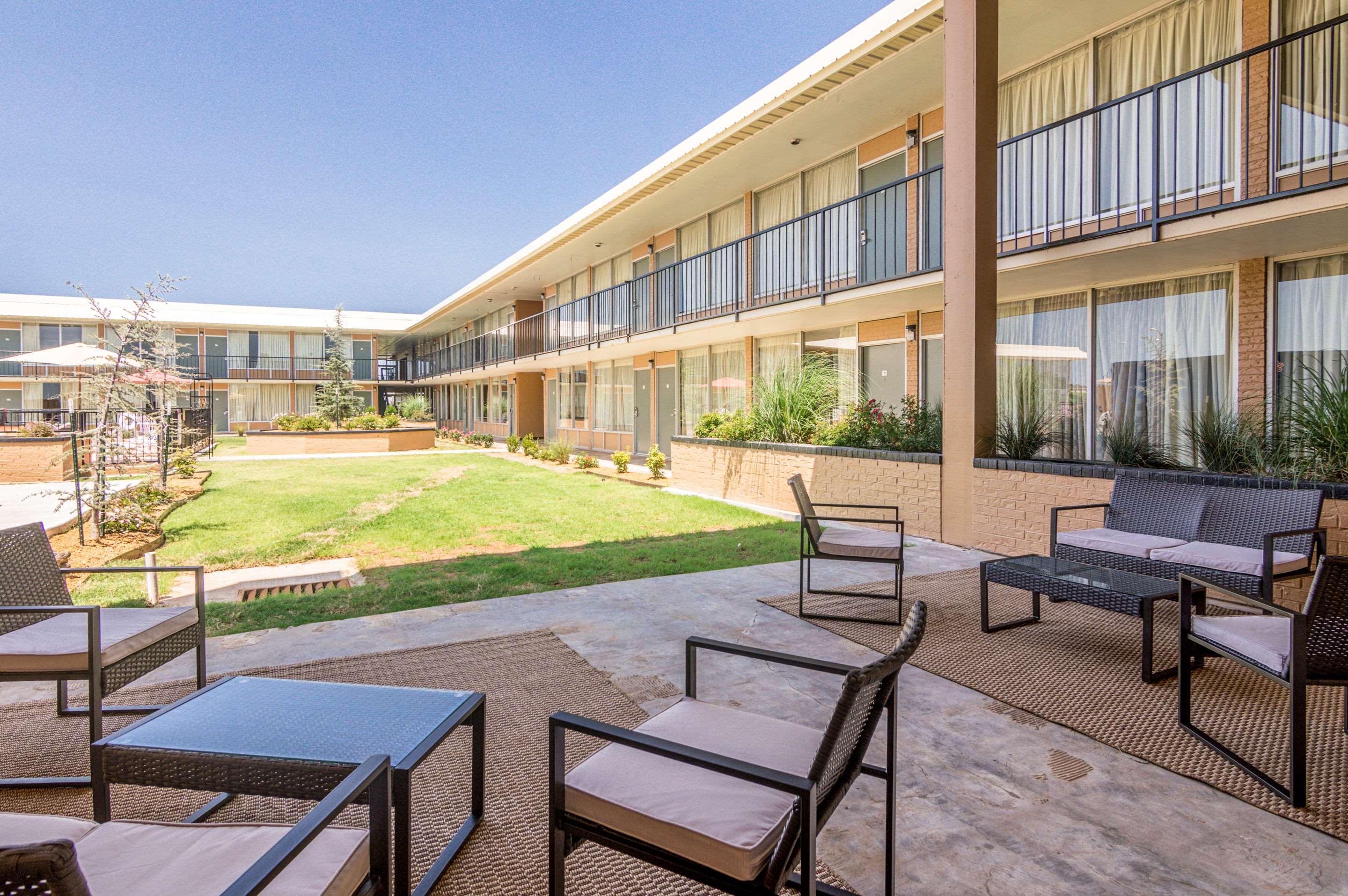 Quality Inn Shawnee I-40 מראה חיצוני תמונה