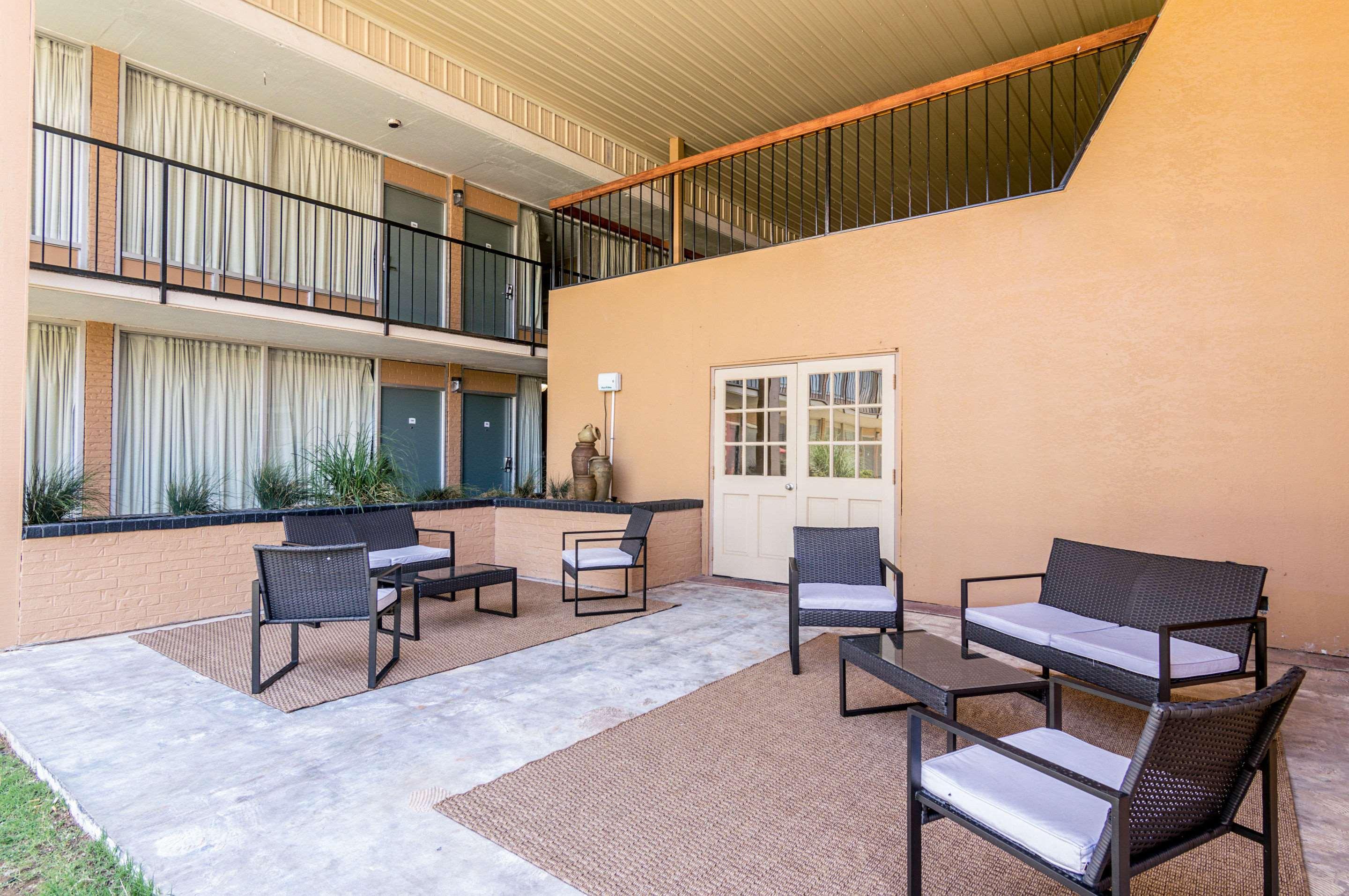 Quality Inn Shawnee I-40 מראה חיצוני תמונה