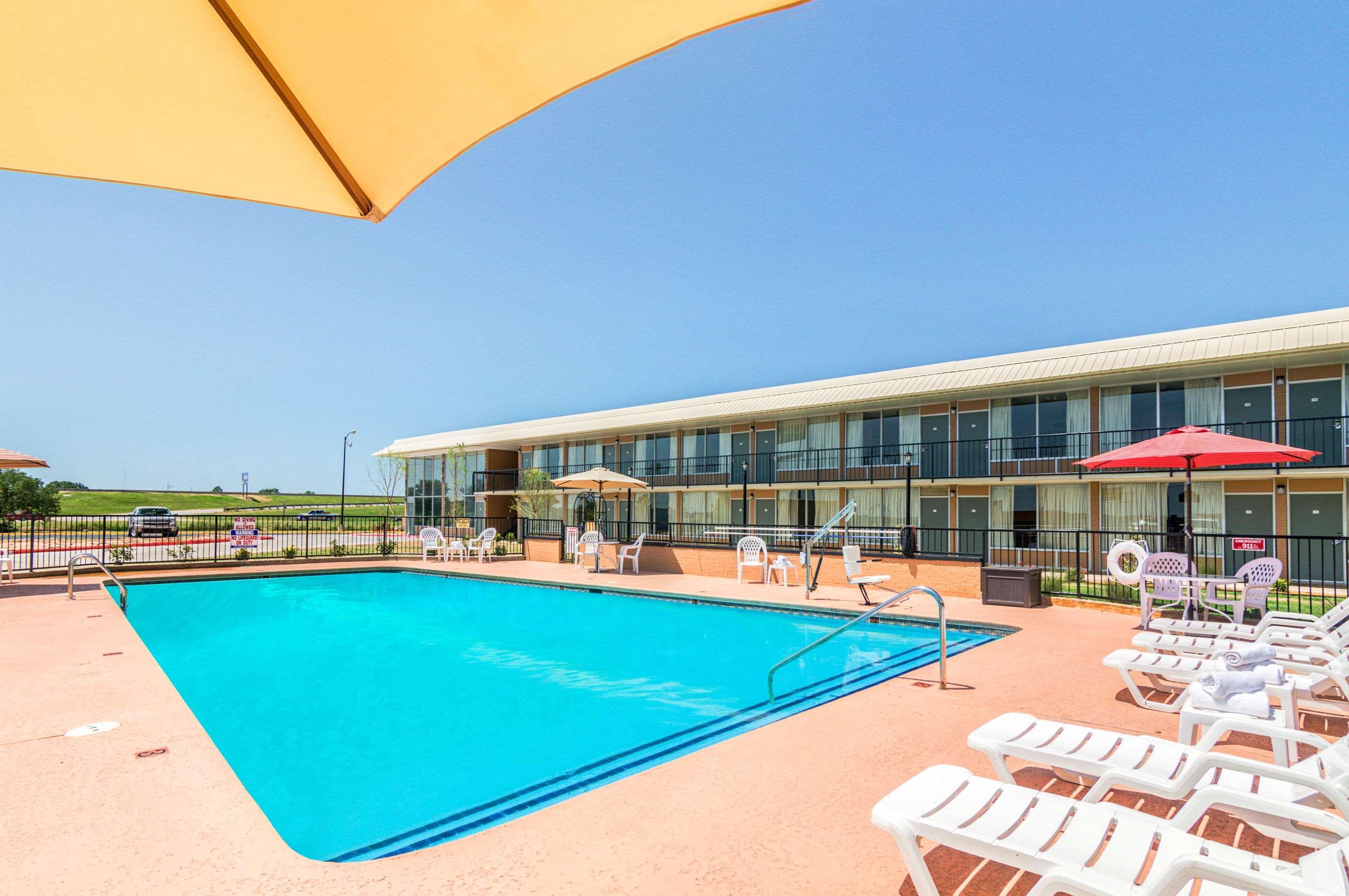 Quality Inn Shawnee I-40 מראה חיצוני תמונה