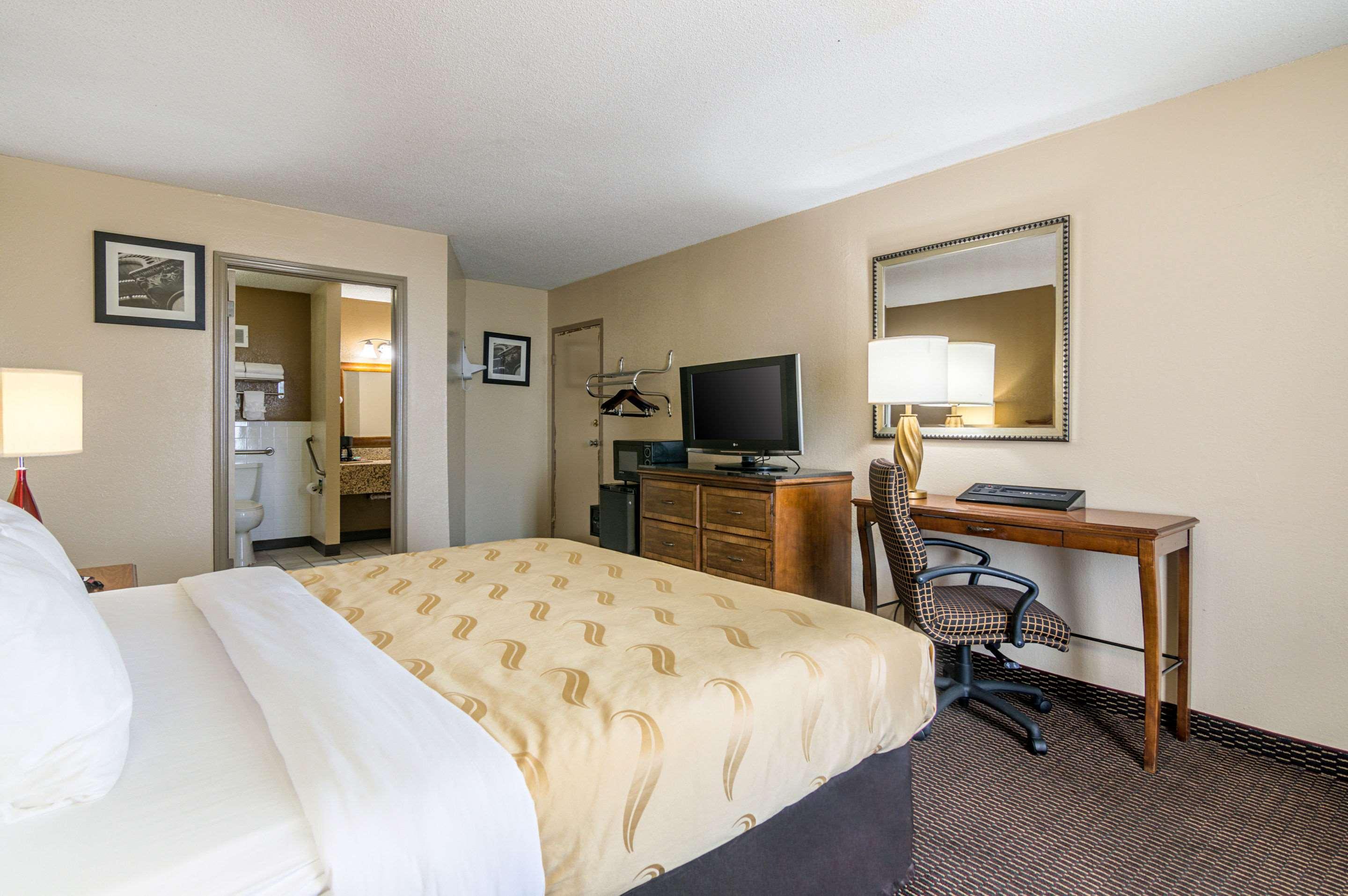Quality Inn Shawnee I-40 מראה חיצוני תמונה