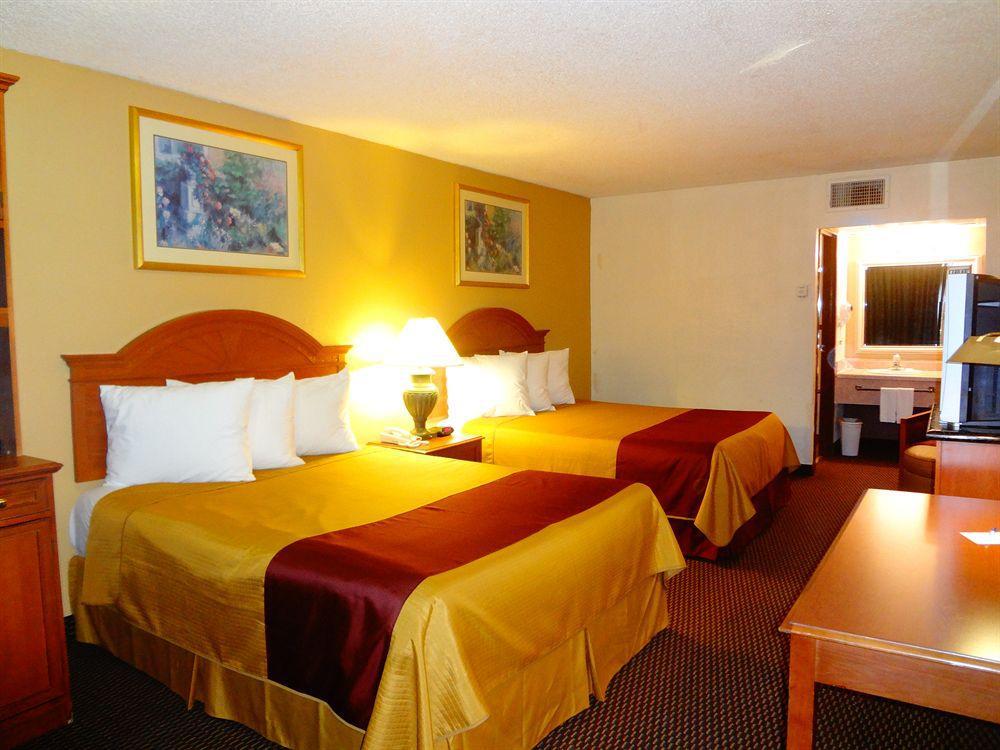 Quality Inn Shawnee I-40 מראה חיצוני תמונה