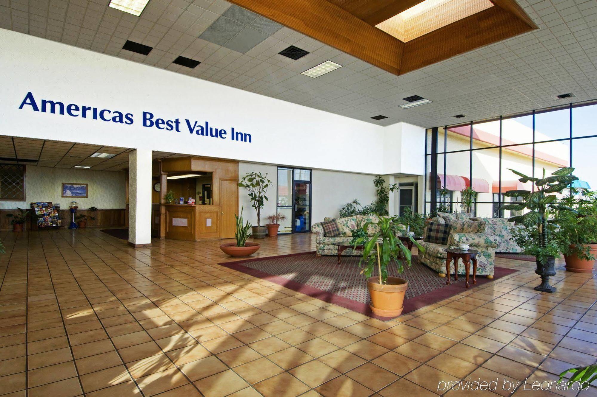 Quality Inn Shawnee I-40 מראה פנימי תמונה