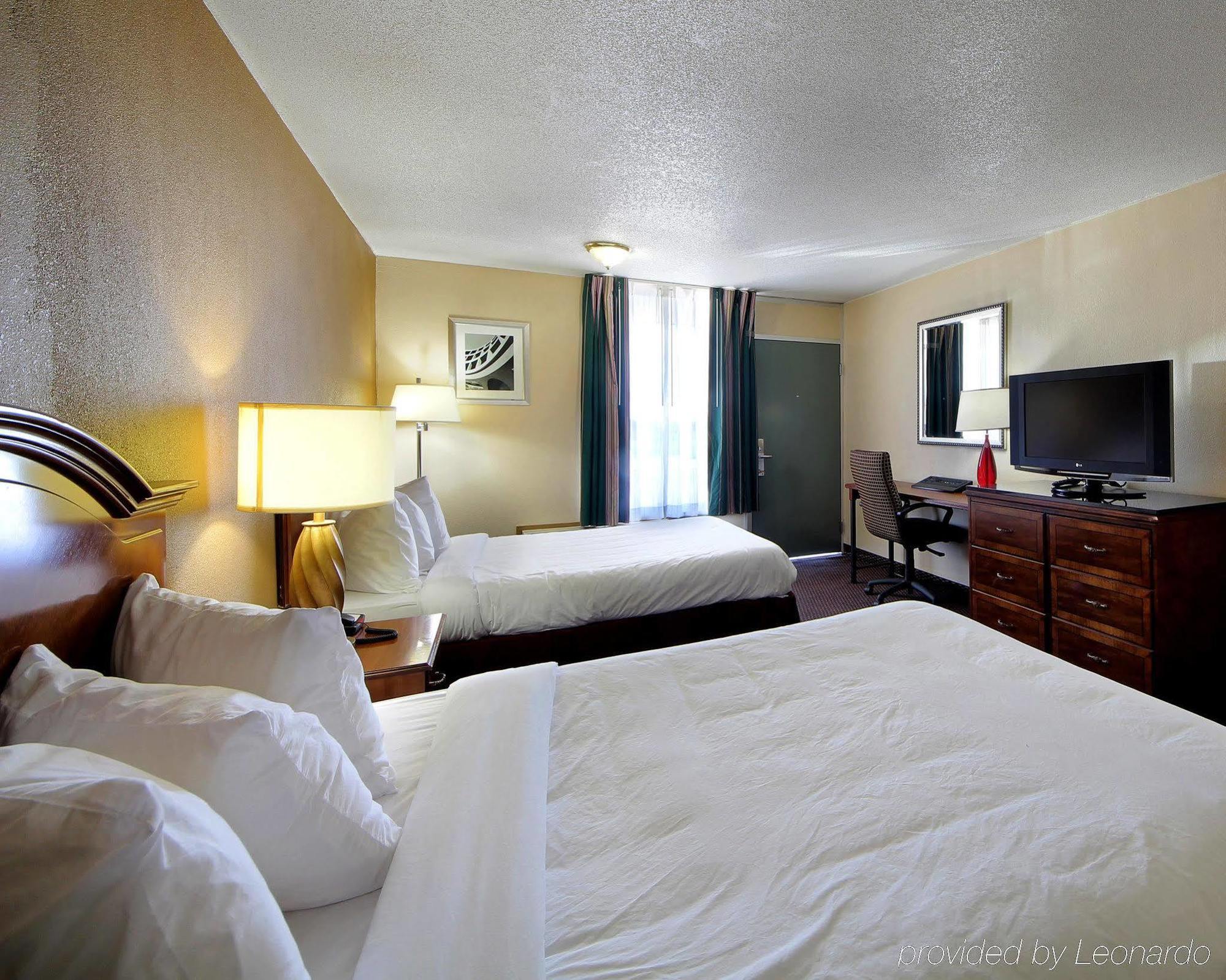 Quality Inn Shawnee I-40 מראה חיצוני תמונה