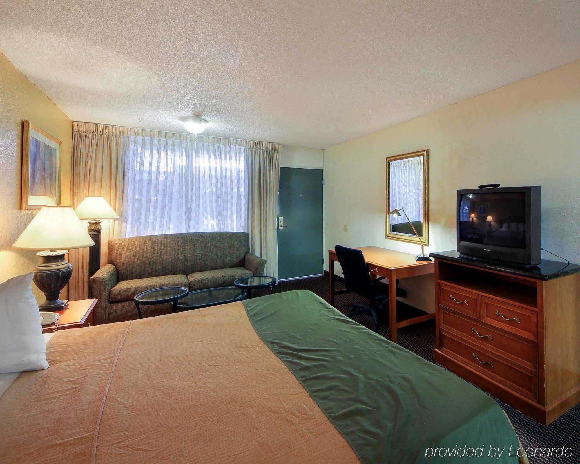Quality Inn Shawnee I-40 מראה חיצוני תמונה