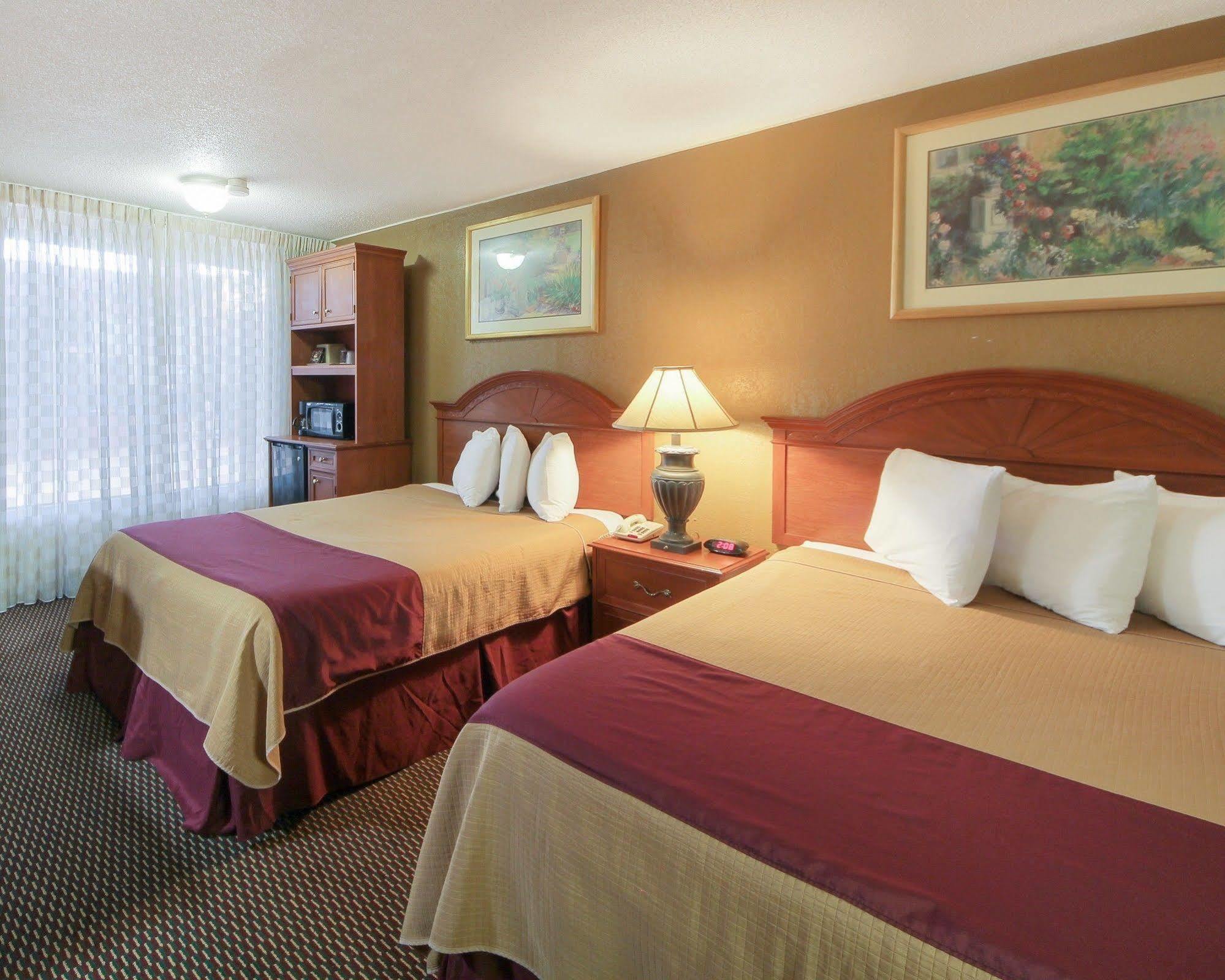 Quality Inn Shawnee I-40 מראה חיצוני תמונה