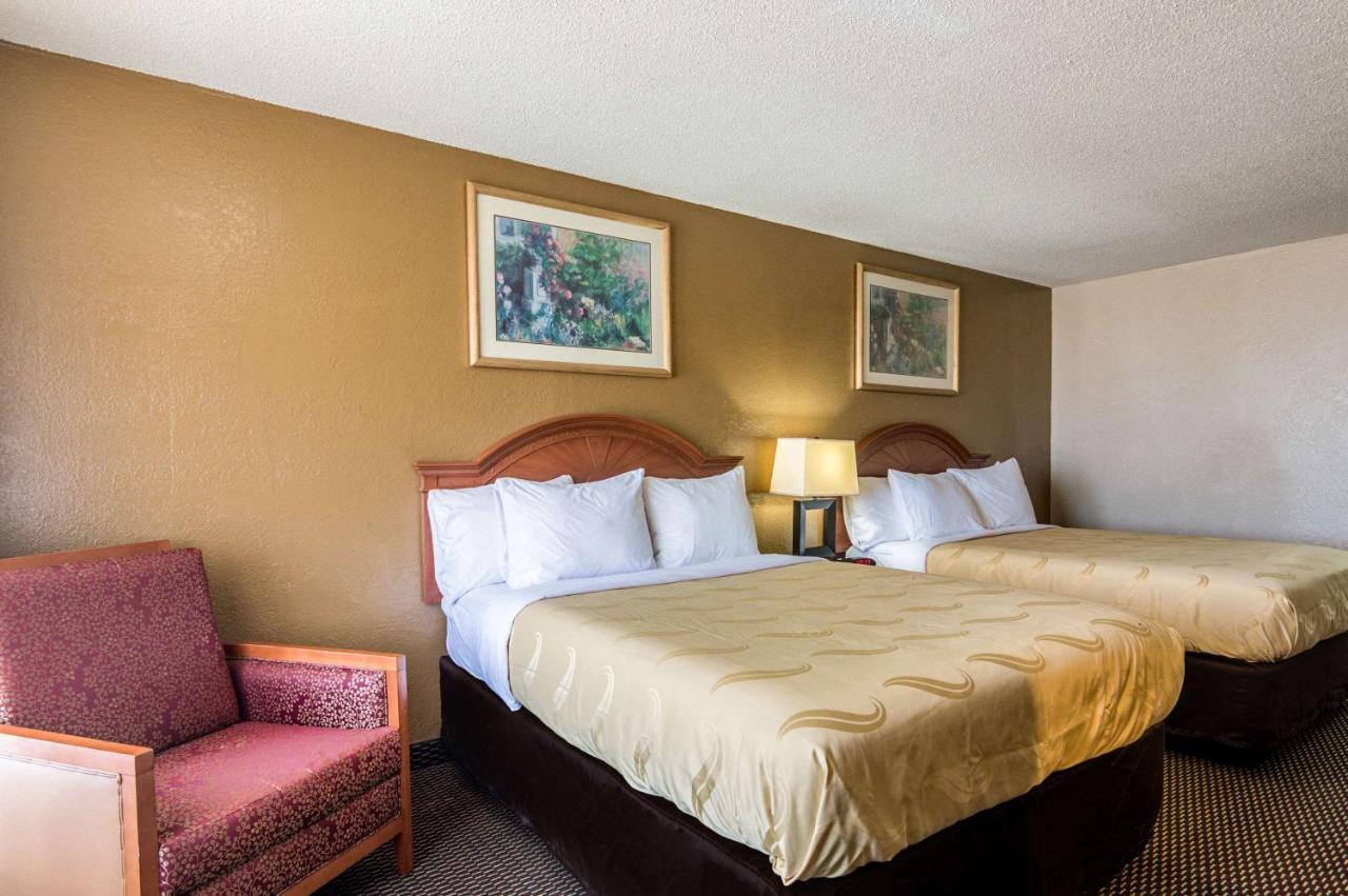 Quality Inn Shawnee I-40 מראה חיצוני תמונה