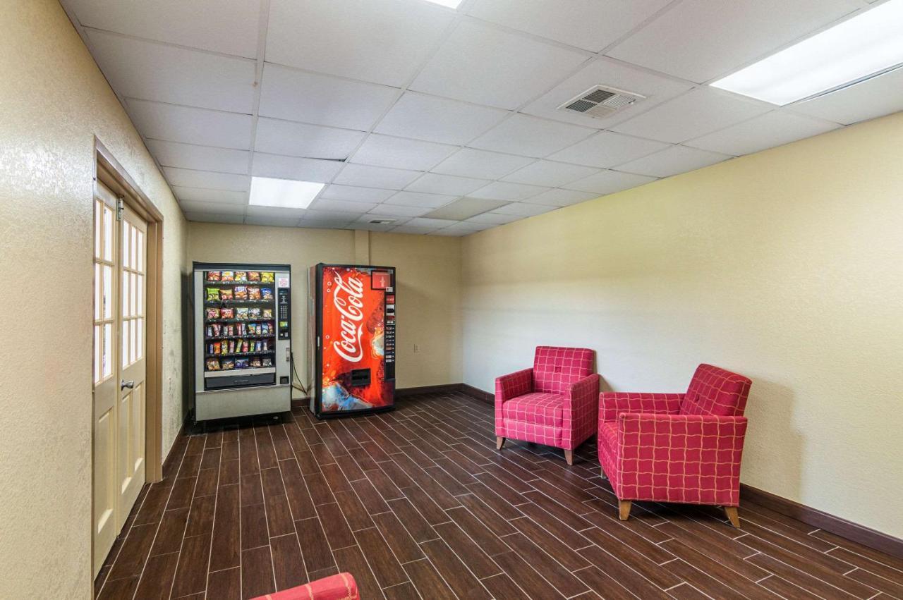 Quality Inn Shawnee I-40 מראה חיצוני תמונה