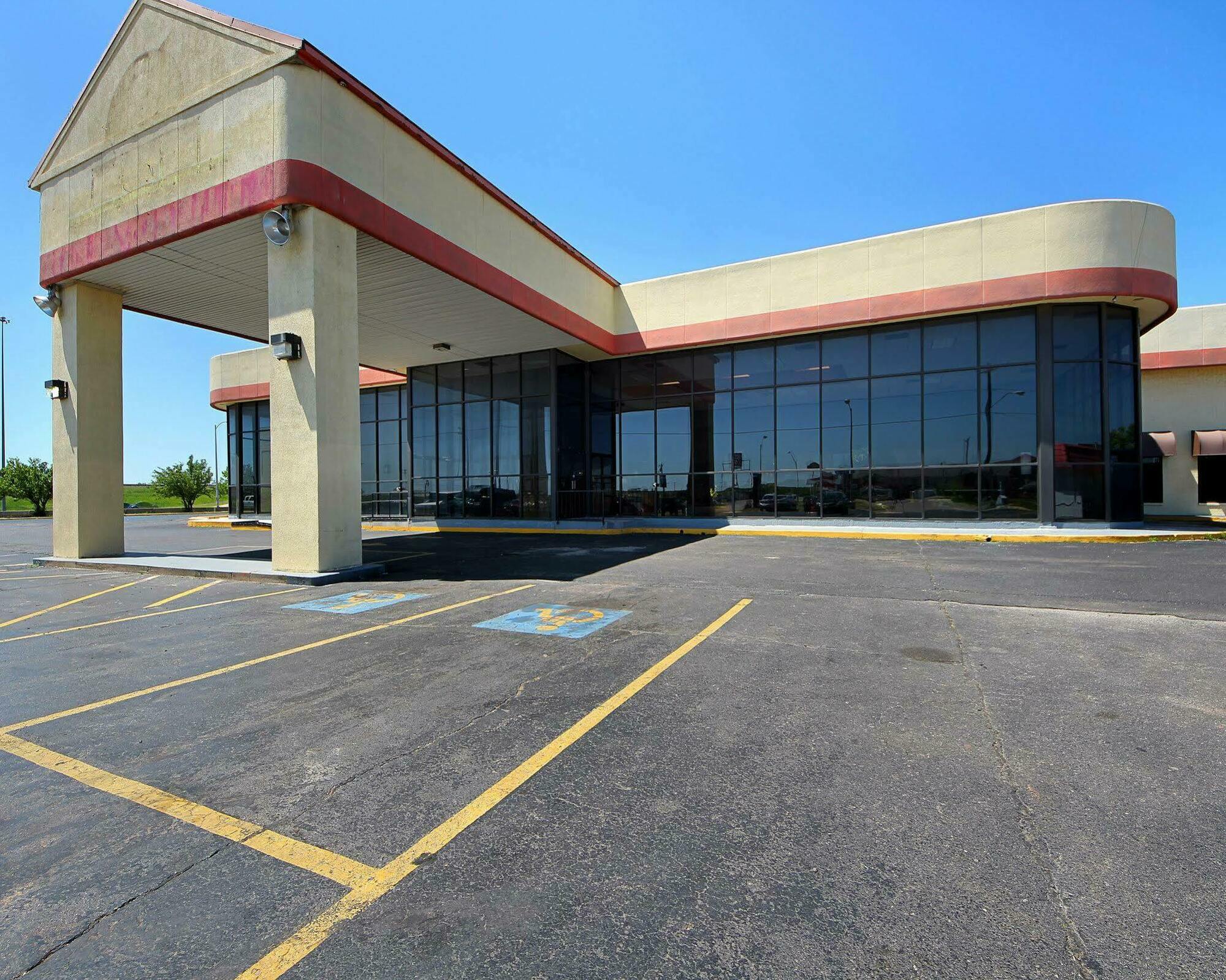 Quality Inn Shawnee I-40 מראה חיצוני תמונה