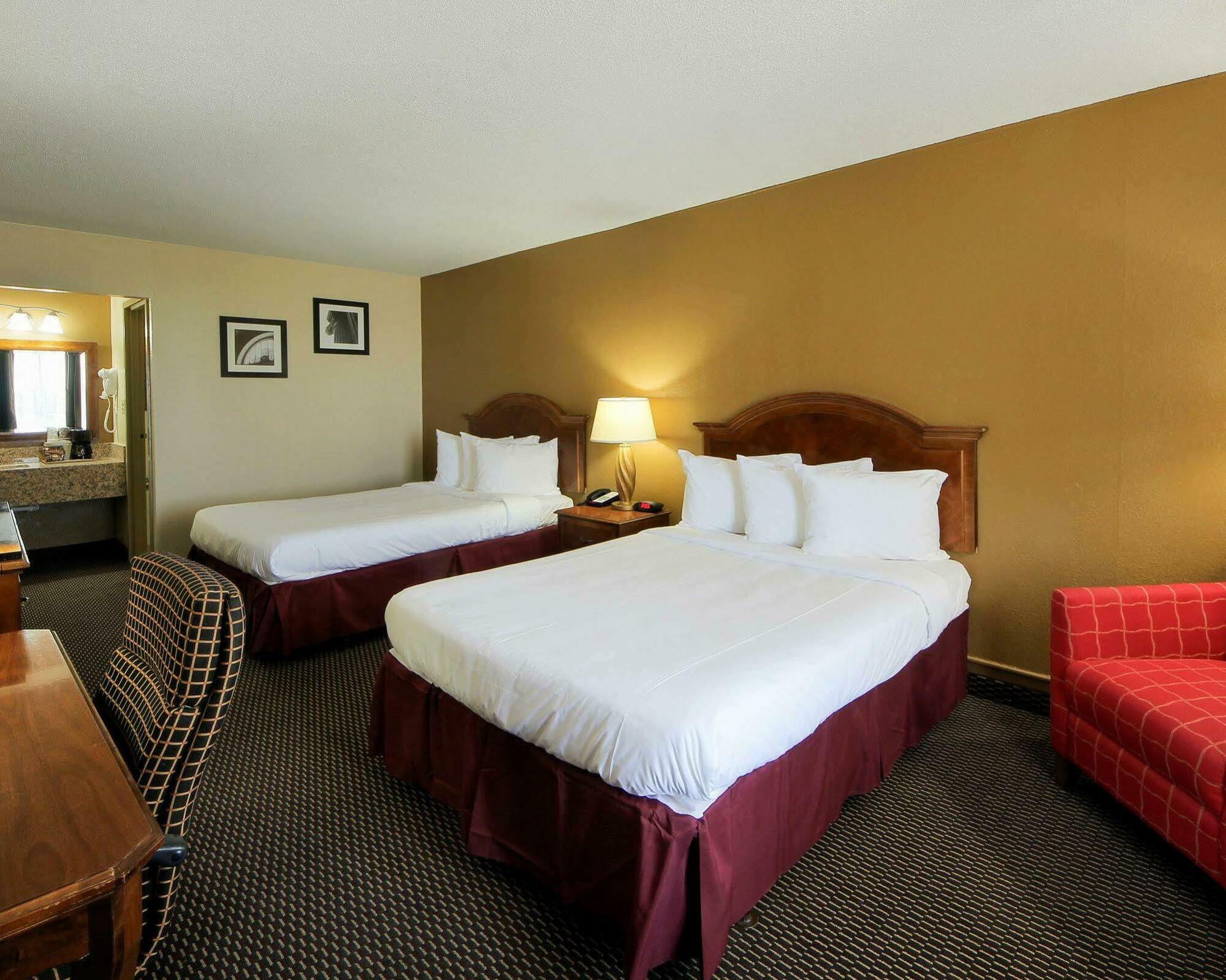 Quality Inn Shawnee I-40 מראה חיצוני תמונה